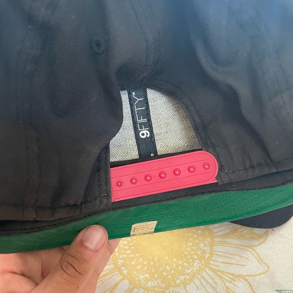 New Era Chicago Blackhawks SnapBack. - Picture 3 of 6